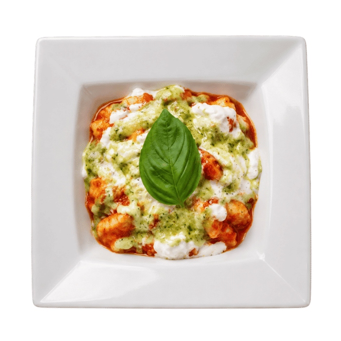 garnie de burrata et de basilic frais