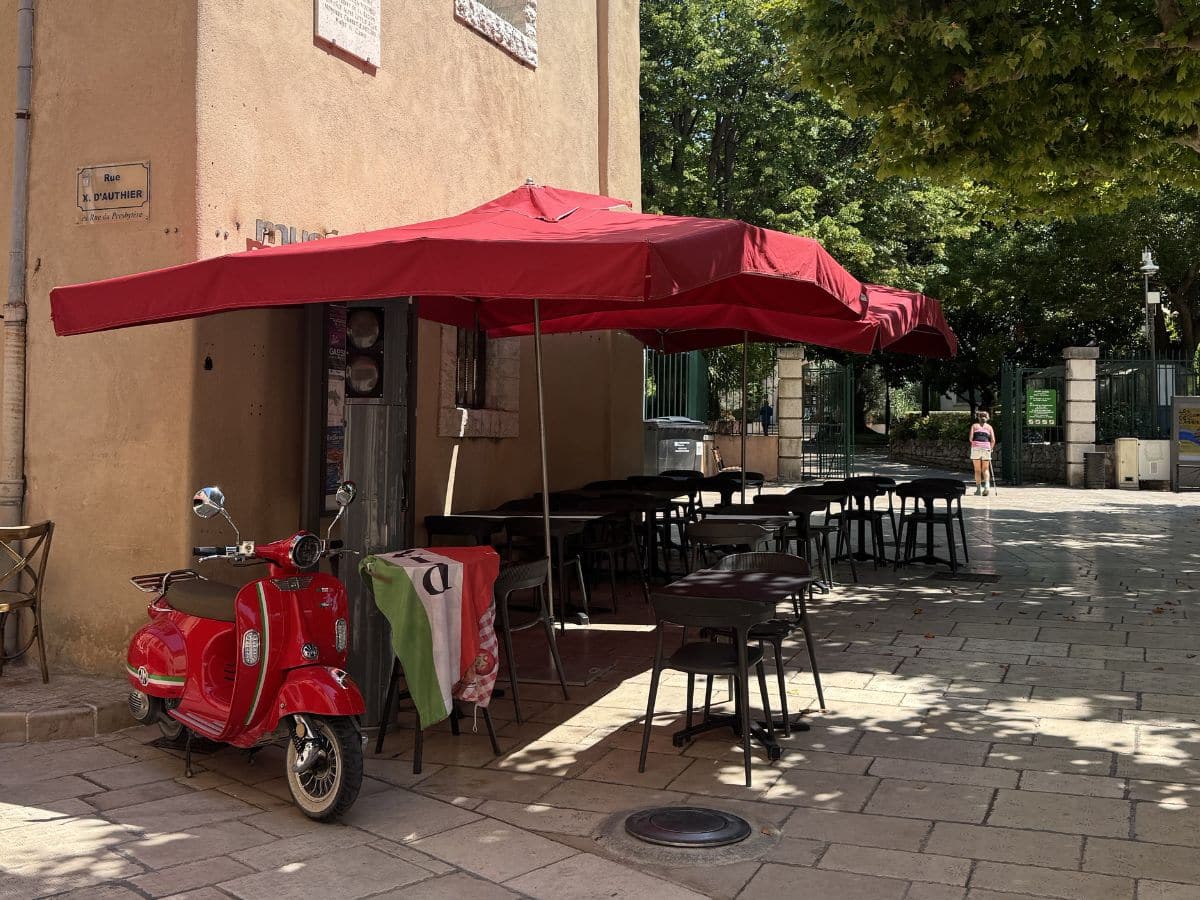 Restaurant avec terrasse à Cassis, dîner italien au cœur du village